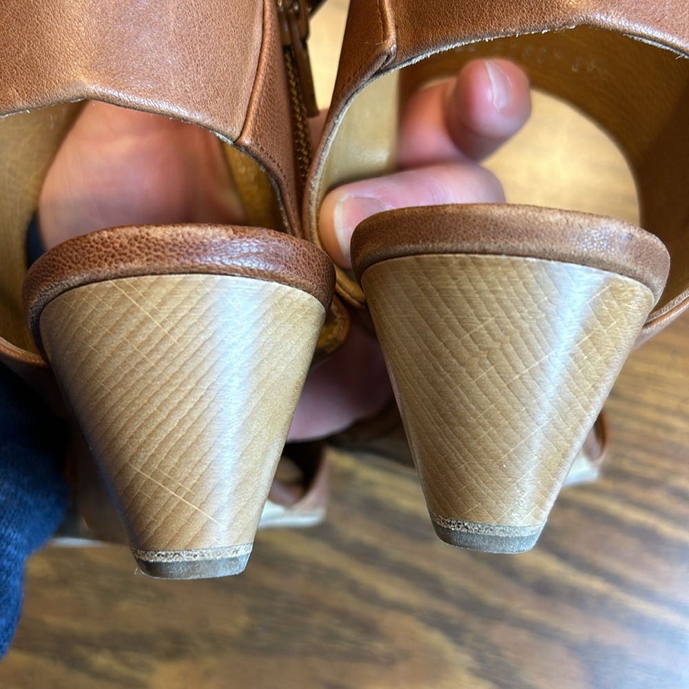 Coclico Leather Wedge Sandal with Zipper - Picture 6 of 11